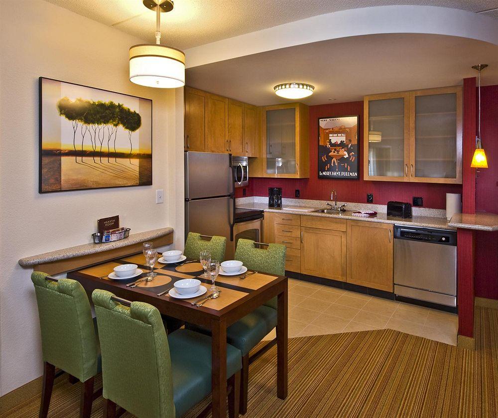 Airport Hotel 3*